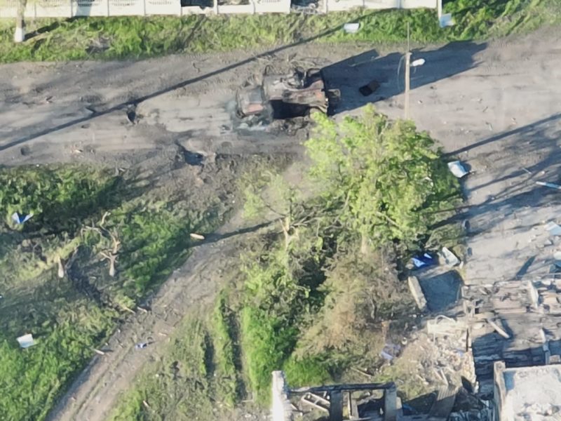 На це можна дивитися вічно: миколаївські десантники знищили російський бронеавтомобіль “Тигр” разом з екіпажем (ФОТО)