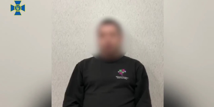 «Я був довбо*обом, і прошу пробачення»: корегував вогонь по Миколаївському бронетанковому заводу колишній працівник (ВІДЕО)