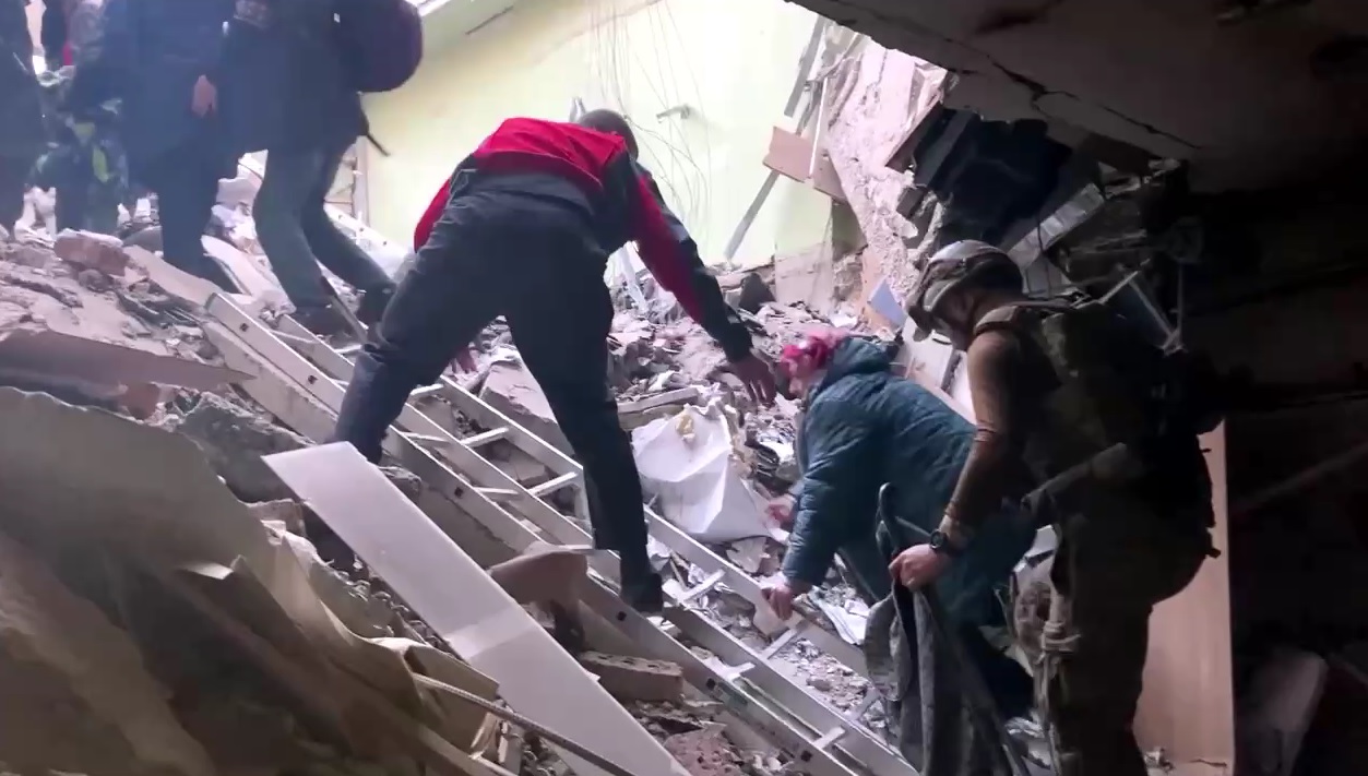 Як сьогодні евакуйовували людей з «Азовсталі» (ВІДЕО)