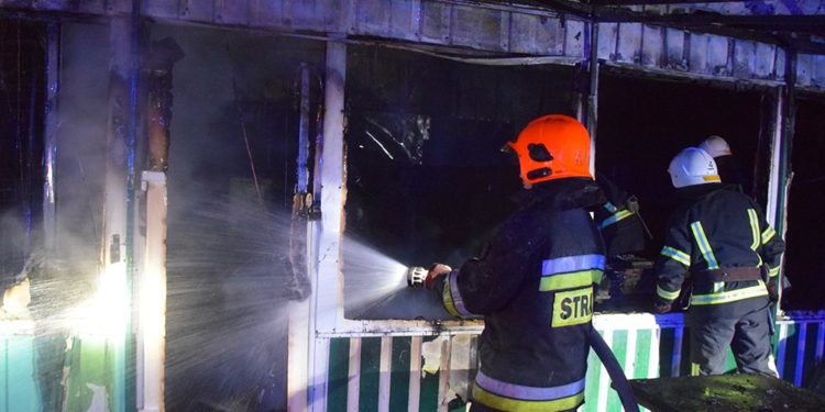 На Миколаївщині за добу загасили 7 пожеж, дві з яких спалахнули через обстріли. Зведення від рятувальників (ФОТО)