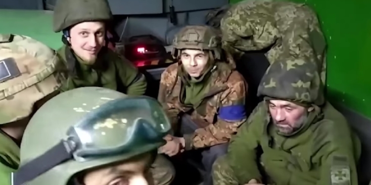 Побут оборонців Маріуполя на «Азовсталі»: Держприкордонслужба показала відео (ВІДЕО)