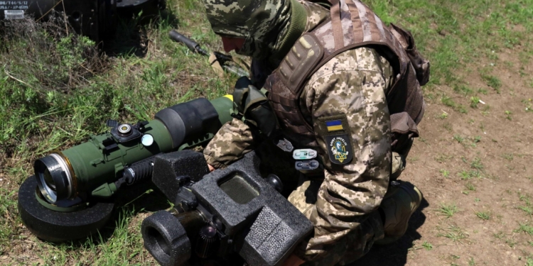 Як користуватися «Джавеліном» – інструкція від морпіхів, які захищають Миколаївський напрямок (ВІДЕО)