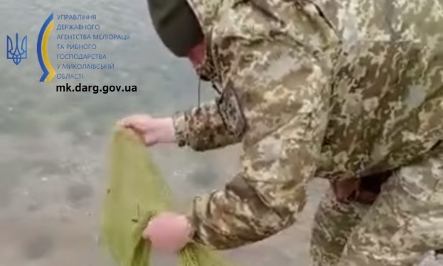 Біля Рибаківки Миколаївський рибоохоронний патруль вилучив 6 браконьєрських ятерів (ВІДЕО)