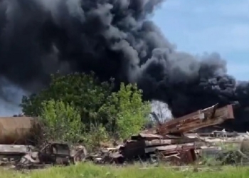 В результате ракетного удара оккупантов на Николаевщине разрушена строительная база (ВИДЕО, НЕНОРМАТИВНАЯ ЛЕКСИКА)