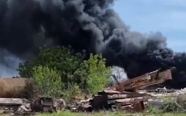 В результате ракетного удара оккупантов на Николаевщине разрушена строительная база (ВИДЕО, НЕНОРМАТИВНАЯ ЛЕКСИКА)