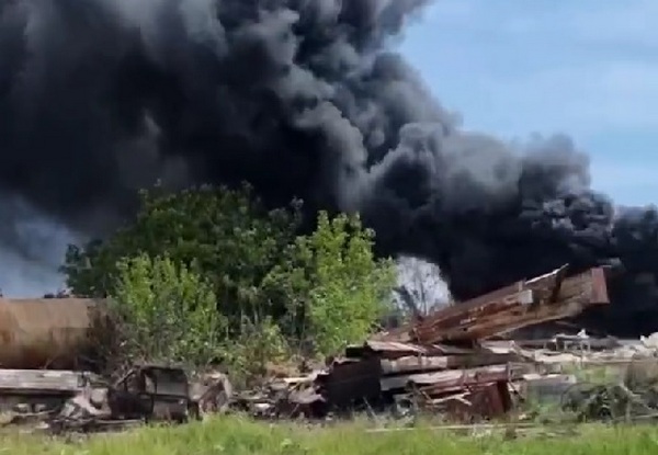 В результате ракетного удара оккупантов на Николаевщине разрушена строительная база (ВИДЕО, НЕНОРМАТИВНАЯ ЛЕКСИКА)