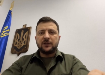 «Кожен з нас щодня має дбати про те, щоб допомогти обороні» – звернення Зеленського (ВІДЕО)