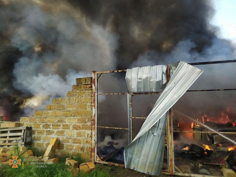 Окупанти продовжують обстрілювати Миколаївщину, знову дісталося місту Миколаєву – поранено 11 людей