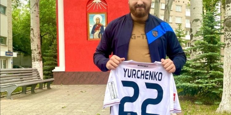 Футболку Владлена Юрченка було продано з аукціону на підтримку ЗСУ та Миколаєва (ФОТО)