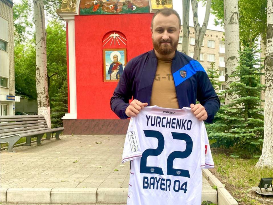 Футболку Владлена Юрченка було продано з аукціону на підтримку ЗСУ та Миколаєва (ФОТО) 5