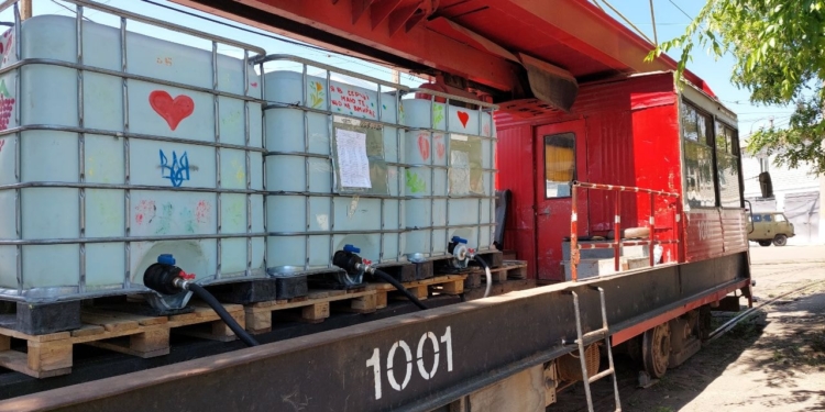 Трамваєм і тролейбусом: “Миколаївелектротранс” починає розвіз питної води для потреб миколаївців (ФОТО)