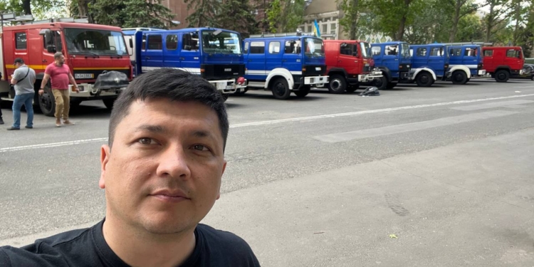 Начальник Миколаївської ОВА показав 10 спецавтомобілів від благодійника, які передадуть захисникам (ВІДЕО)