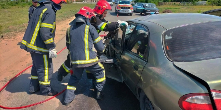 ДТП поблизу Миколаєва за участю двох легковиків: водій одного з них загинув (ФОТО)