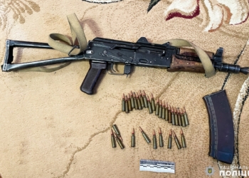 Зібрав після окупантів: на Миколаївщині у чоловіка вилучили автомат, набої та гранату (ФОТО, ВІДЕО)
