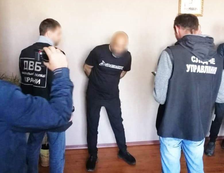 На Миколаївщині за підкуп поліцейського затримали підприємця (ФОТО)