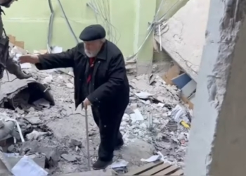 Після бомбардувань «Азовсталі» бійці полку «Азов» дістали з-під завалів близько 100 маріупольців. Як проходила евакуація (ВІДЕО)
