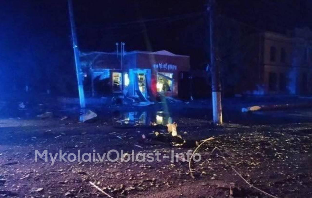 Вночі обстріляли Новий Буг – значні руйнування у центрі міста (ФОТО)