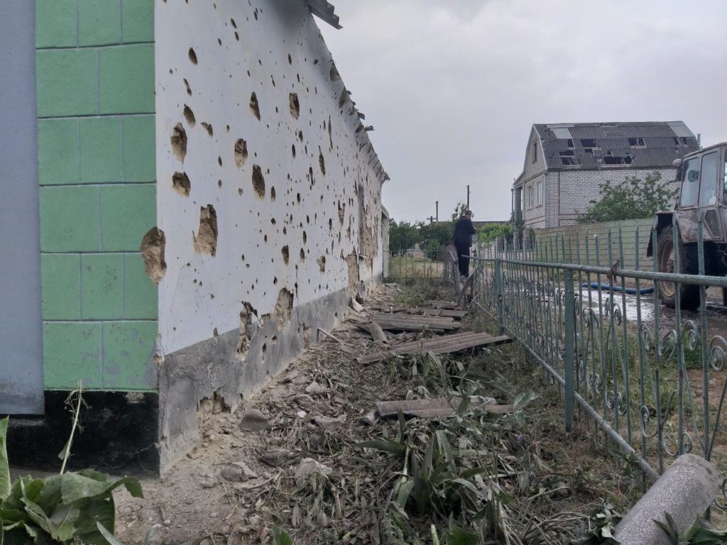 Ранковий обстріл Миколаєва: пошкоджено більше 20 будинків, поранена 1 людина (ФОТО) 1