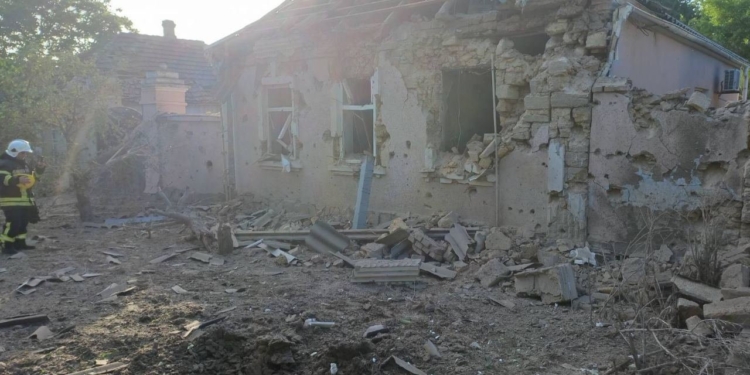 Наслідки сьогоднішніх обстрілів Миколаєва: пошкоджено більше 25 будинків, 4 людини поранено