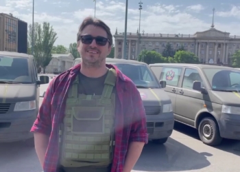 «Мистецтво, яке палить руSню»: до Миколаєва приїхали «буси Приймаченко» для захисників (ВІДЕО)