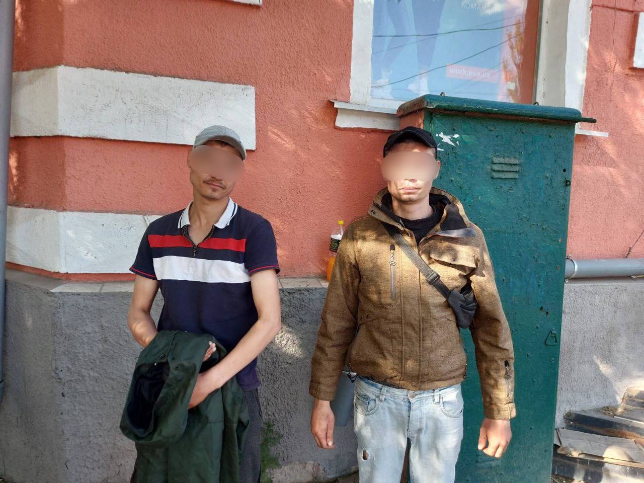 У Миколаєві обласна варта знов «зустріла» шукачів наркотичних закладок – тепер вони перевиховуються працею на блокпостах