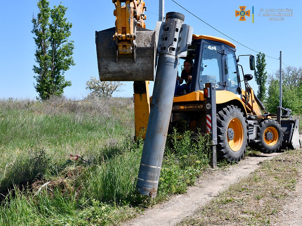 Сьогодні миколаївські піротехніки звільняли від рашистських касетних снарядів мікрорайони Миколаєва та Баловне (ФОТО) 19