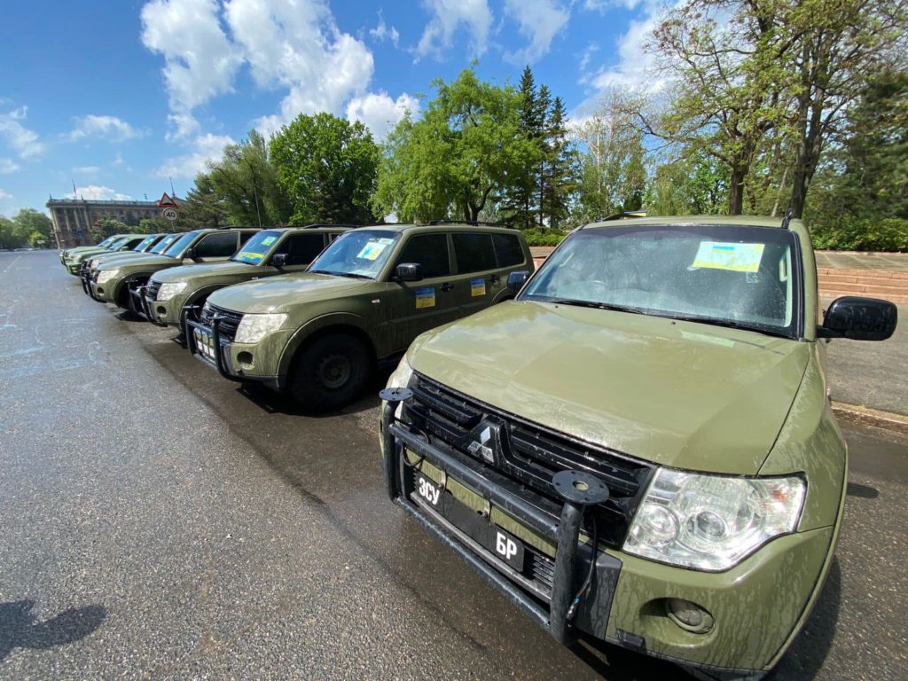 У кольорах військового однострою: для Сил оборони Миколаєва Гуманітарний центр «Південь України» передав 9 автівок (ФОТО) 15