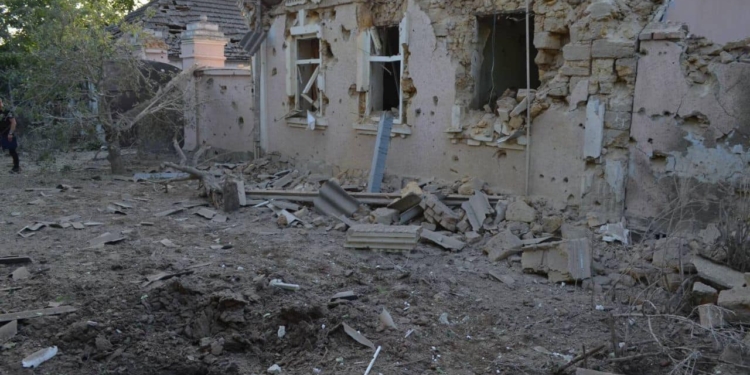 Під час вчорашніх обстрілів Миколаєва рашисти поцілили у будинок, де знаходились бабуся із дідусем та двоє маленьких дітей (ФОТО)