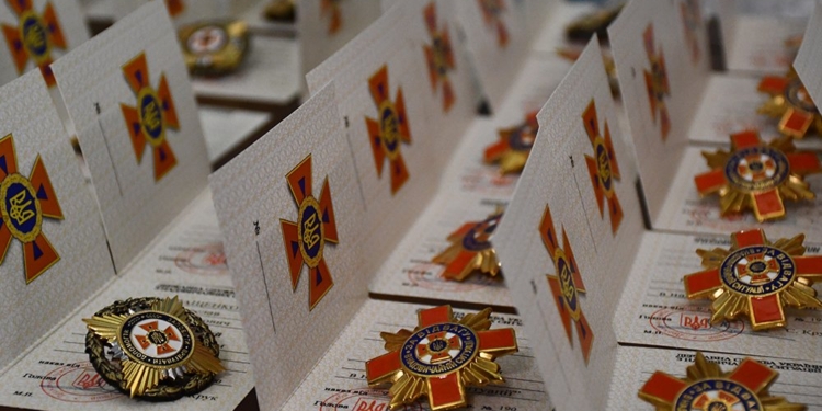 У них – свій фронт: 37 рятувальників Миколаївщини відзначені відомчими нагородами (ФОТО)