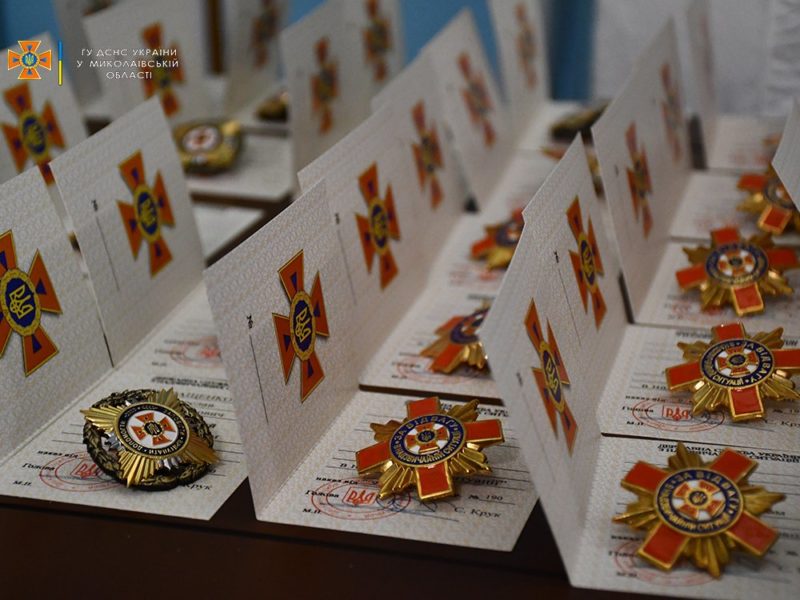 У них – свій фронт: 37 рятувальників Миколаївщини відзначені відомчими нагородами (ФОТО)