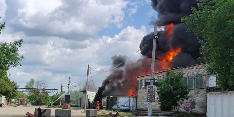 У Миколаєві спалахнула АЗС. Відомо про одного постраждалого (ФОТО, ВІДЕО)