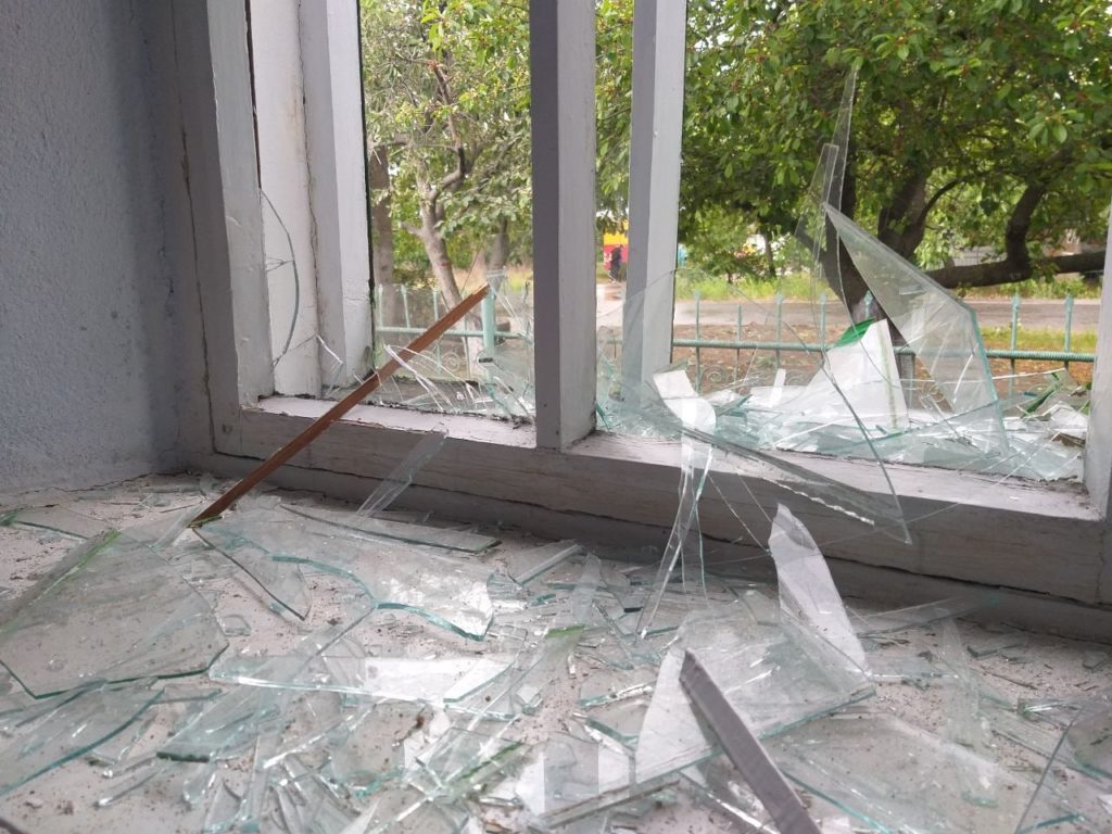Ранковий обстріл Миколаєва: пошкоджено більше 20 будинків, поранена 1 людина (ФОТО) 3