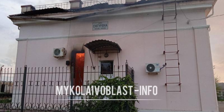 В оккупированной Снигиревке сгорело здание железнодорожного вокзала (ФОТО)