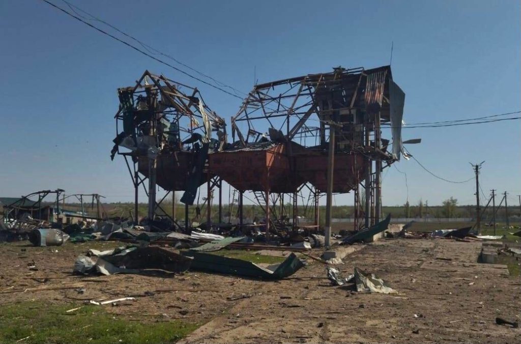 Російські окупанти завдали ракетних ударів по Дніпропетровській області – влучили у склади з зерном (ФОТО) 3