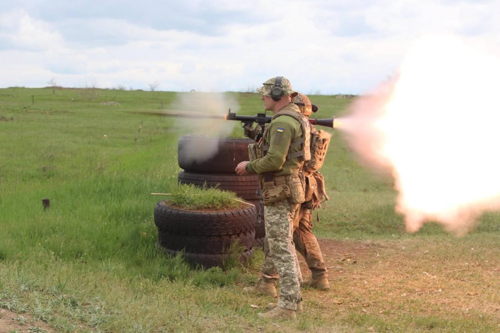 Сили оборони Миколаєва під час тренування ознайомились з іноземним озброєнням (ФОТО) 4