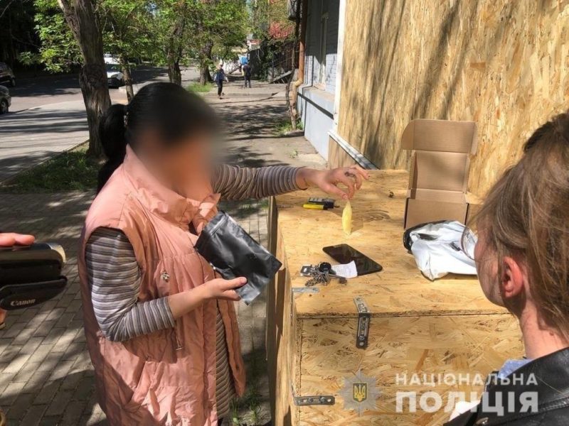 У Миколаєві поліцейські та обласна варта викрили миколаївців на незаконному зберіганні наркотичних засобів (ФОТО)