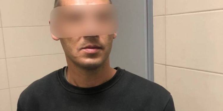 Миколаївець намагався вкрасти у магазині пляшку коньяку – тепер відпрацює на блокпості (ФОТО)