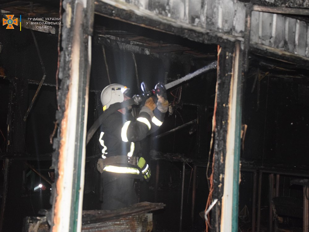 На Миколаївщині за добу загасили 7 пожеж, дві з яких спалахнули через обстріли. Зведення від рятувальників (ФОТО) 3