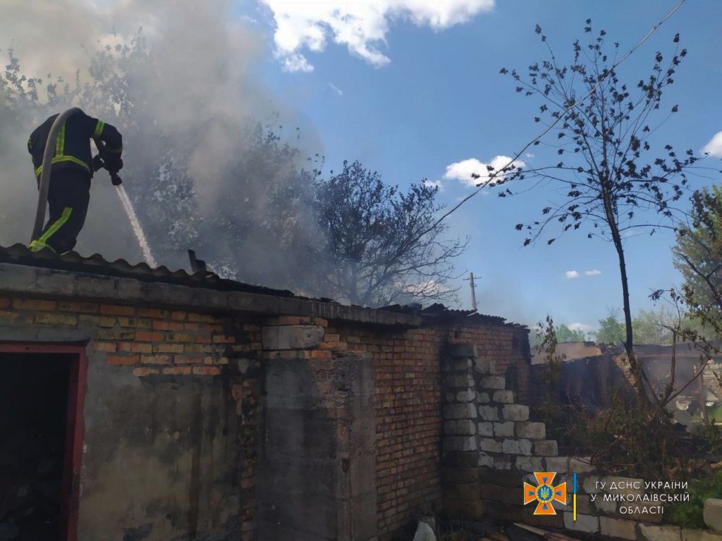 З’ясувалась причина масштабної пожежі, яку бачили у Миколаєві: горіли гаражі у селищі Луч і склад одного з підприємств (ФОТО) 3
