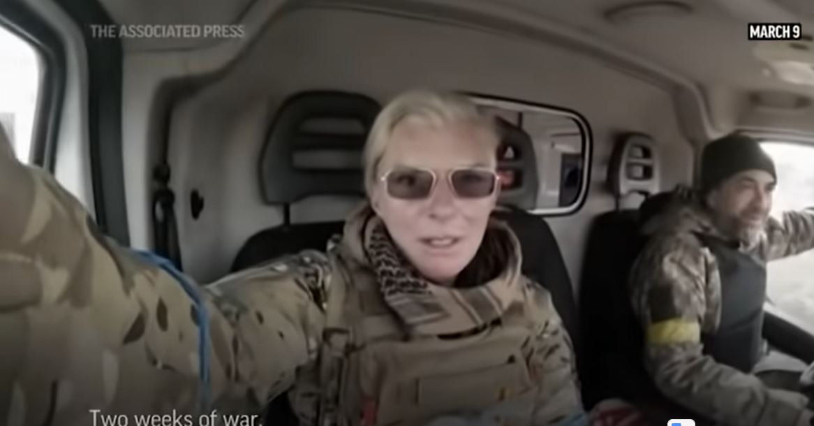 Как в Мариуполе спасали детей, военных и пленных. Опубликовано видео, переданное парамедиком Тайрой. Она сейчас в плену (ВИДЕО)