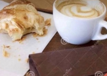 В Сети продают “недоеденный Джоли” круассан