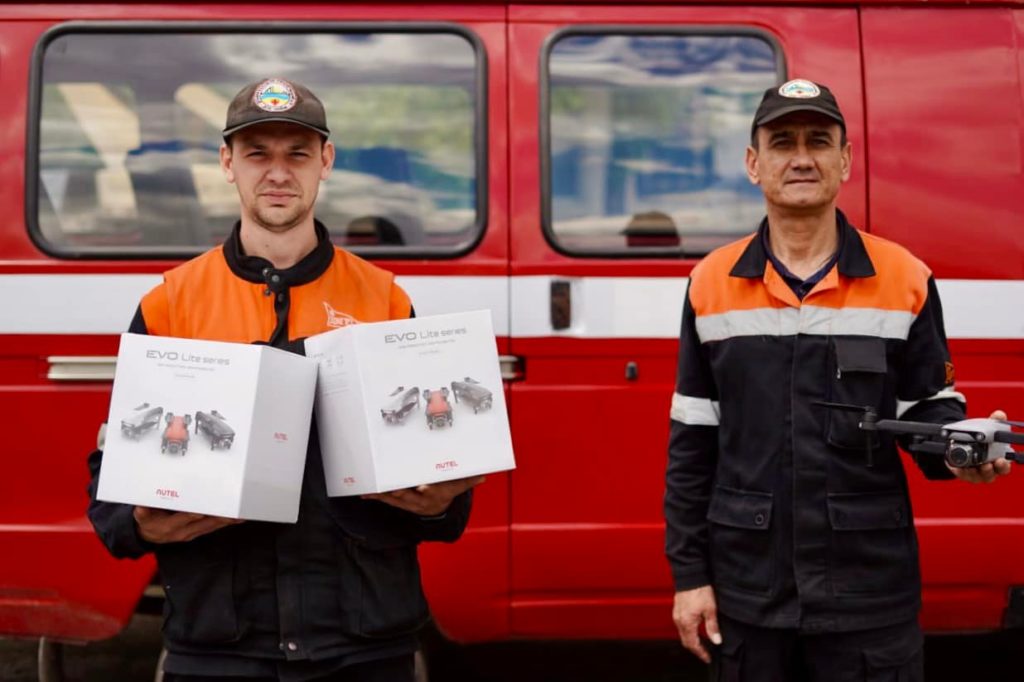 Николаевские коммунальщики и спасатели получили 10 дронов от проекта USAID (ФОТО) 1