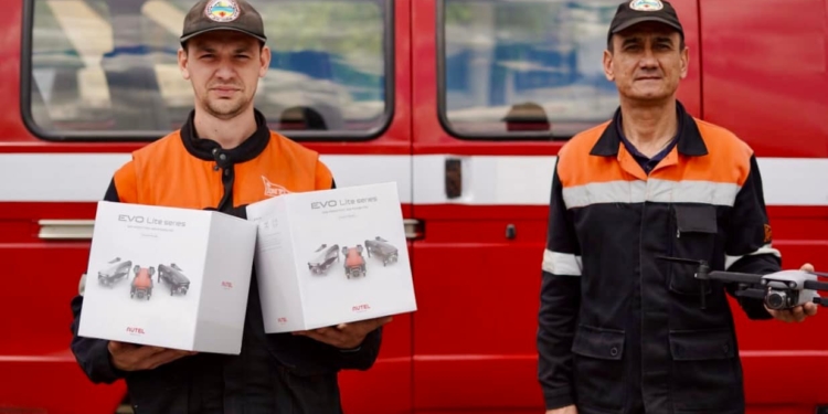 Николаевские коммунальщики и спасатели получили 10 дронов от проекта USAID (ФОТО)