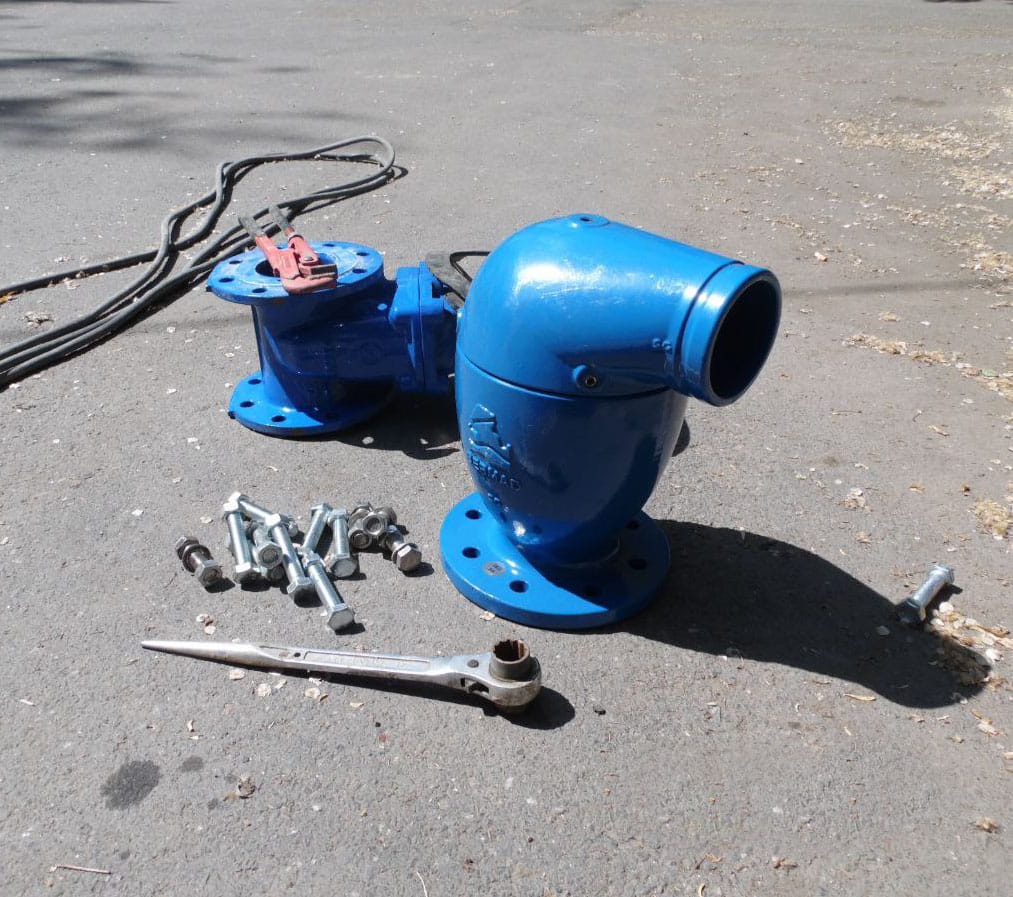 «Миколаївводоканал» встановив спеціальні пристрої, щоб випускати повітря з водогінних труб (ФОТО) 1