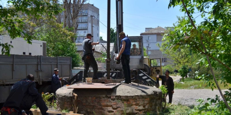 В Николаеве на перекрестке Мореходной и Водопроводной течет вода. Не беспокойтесь – так надо (ФОТО)