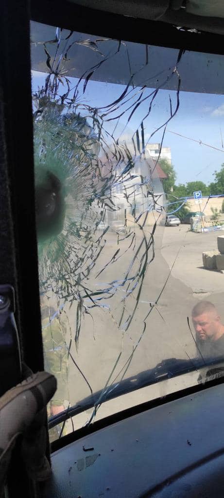 На Луганщині загинув французький журналіст – їхав зняти сюжет про евакуацію людей, але авто було обстріляне окупантами (ФОТО) 7