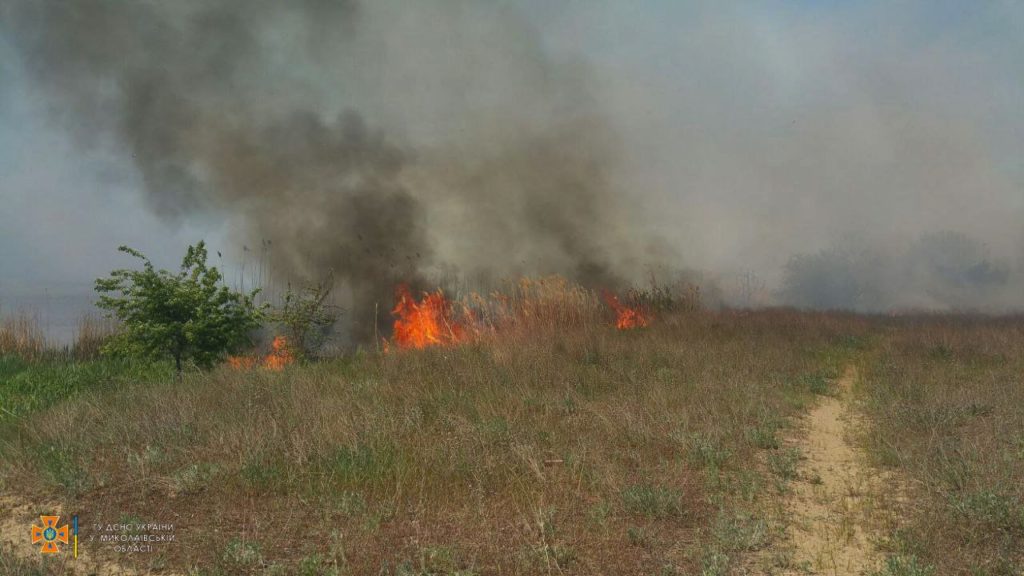 У Миколаєві за добу загасили 3 пожежі, які виникли внаслідок обстрілів. Всі – в Корабельному районі міста (ФОТО, ВІДЕО) 7