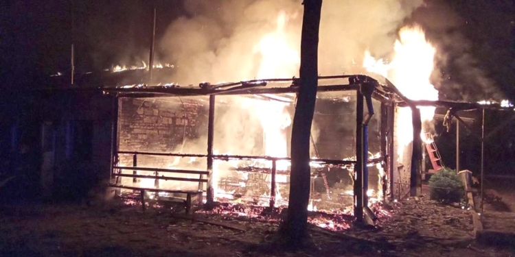 Горіла база відпочинку в Грушівці. Що за добу гасили миколаївські рятувальники (ФОТО)
