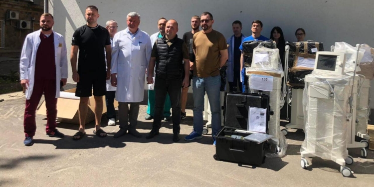 Чернівці передали Миколаївщині 10 апаратів ШВЛ та портативний рентген-апарат (ФОТО)