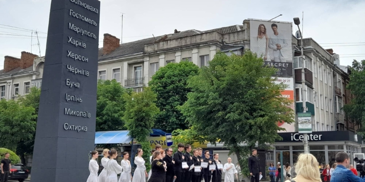 У Кам’янці-Подільському відкрили стелу міст-героїв – тут є і Миколаїв (ФОТО)